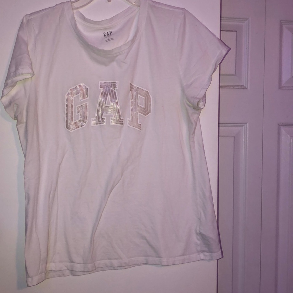 Cute white shirt 🤍!